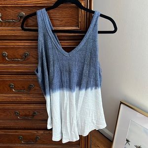 Adorable, stretchy blue and white ombré shirt